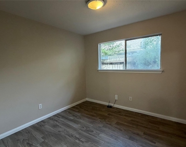 1006 Grand Junction Drive - Photo Thumbnail 6