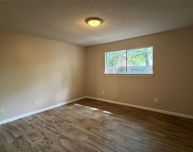 1006 Grand Junction Drive - Photo Thumbnail 3