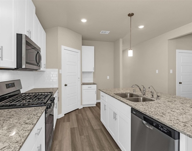 18095 Martin Pines Dr - Photo Thumbnail 8