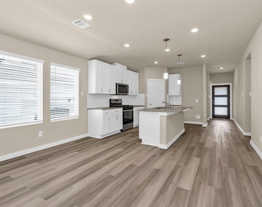18095 Martin Pines Dr - Photo Thumbnail 4