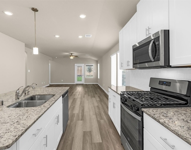18095 Martin Pines Dr - Photo Thumbnail 9