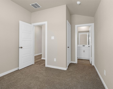 18095 Martin Pines Dr - Photo Thumbnail 13