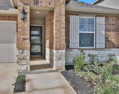 18095 Martin Pines Dr - Photo Thumbnail 1