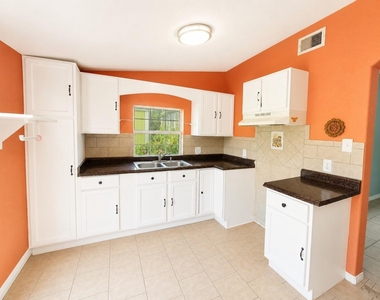 5403 Ave Q 1/2 - Photo Thumbnail 4