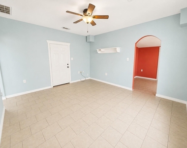 5403 Ave Q 1/2 - Photo Thumbnail 3