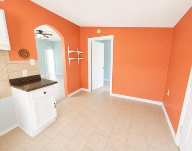 5403 Ave Q 1/2 - Photo Thumbnail 5