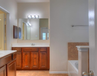 4711 Bellows View Drive - Photo Thumbnail 18