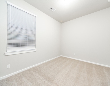 8706 Fox Trail Drive - Photo Thumbnail 16