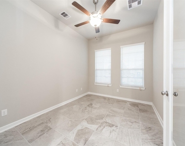 8706 Fox Trail Drive - Photo Thumbnail 4