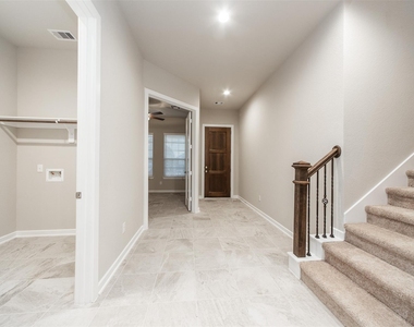 8706 Fox Trail Drive - Photo Thumbnail 3