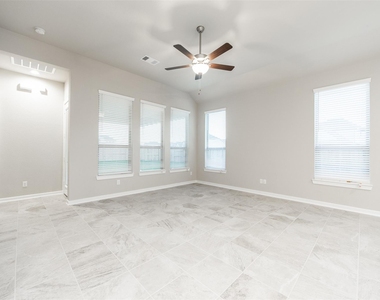 8706 Fox Trail Drive - Photo Thumbnail 6