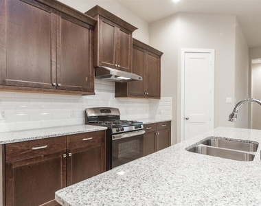 8706 Fox Trail Drive - Photo Thumbnail 9