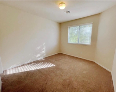 8318 Greys Lane - Photo Thumbnail 14