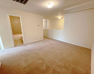 8318 Greys Lane - Photo Thumbnail 11