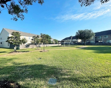 8318 Greys Lane - Photo Thumbnail 17