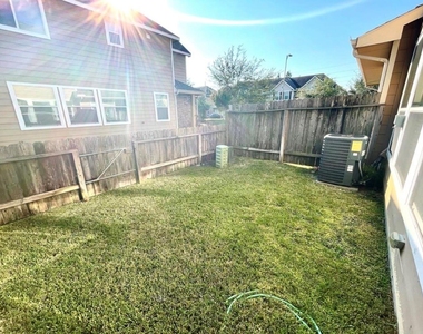 8318 Greys Lane - Photo Thumbnail 15
