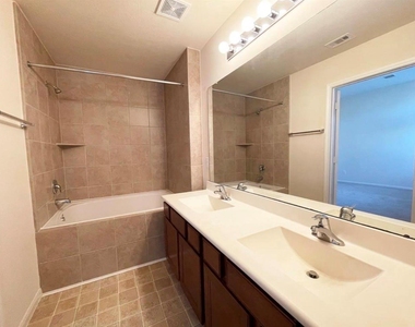 8318 Greys Lane - Photo Thumbnail 6