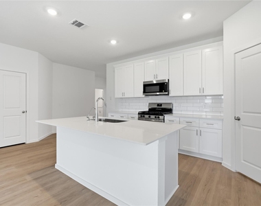 9030 Shady Cabana Way - Photo Thumbnail 4