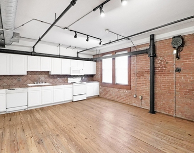 1011 Wood Street - Photo Thumbnail 3