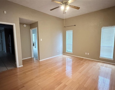 1914 Hunters Trace Street - Photo Thumbnail 5