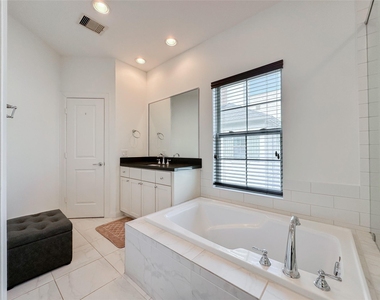 2 Hermann Park Court - Photo Thumbnail 17