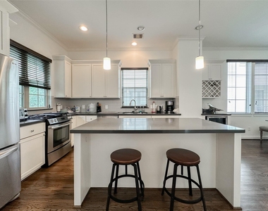 2 Hermann Park Court - Photo Thumbnail 5