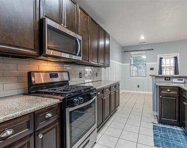 336 Capella Oaks Lane - Photo Thumbnail 12