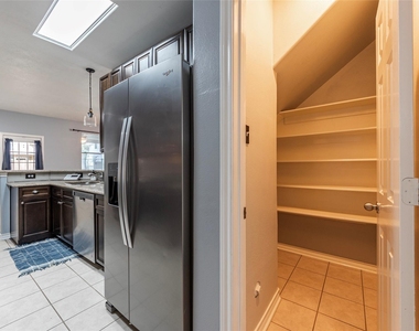 336 Capella Oaks Lane - Photo Thumbnail 11