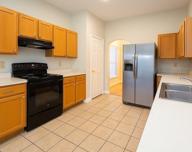 6422 Founding Drive - Photo Thumbnail 3