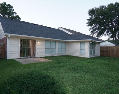 6422 Founding Drive - Photo Thumbnail 12