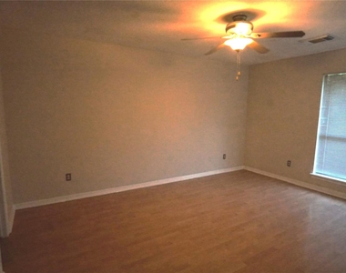 6422 Founding Drive - Photo Thumbnail 10
