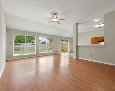 6422 Founding Drive - Photo Thumbnail 9