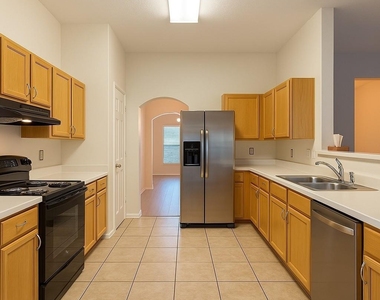 6422 Founding Drive - Photo Thumbnail 4