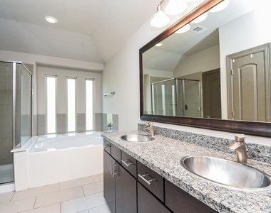 78 Aventura Place - Photo Thumbnail 11