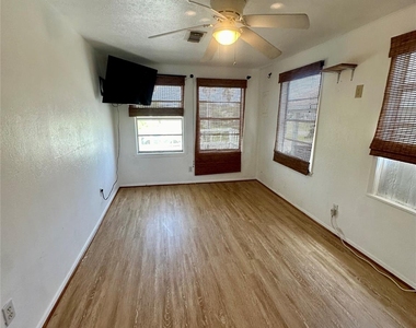 124 7th Street - Photo Thumbnail 8