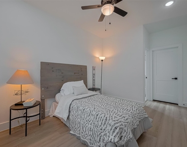 778 Mansfield St - Photo Thumbnail 17