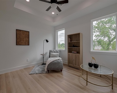 778 Mansfield St - Photo Thumbnail 10