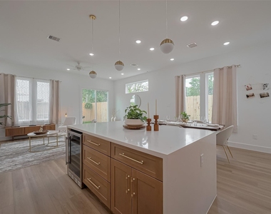 778 Mansfield St - Photo Thumbnail 7