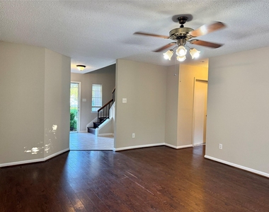 2923 Cottonfield Way - Photo Thumbnail 14