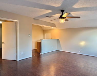 2923 Cottonfield Way - Photo Thumbnail 10