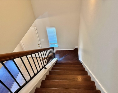 2923 Cottonfield Way - Photo Thumbnail 4