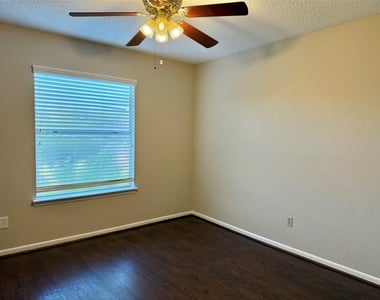 2923 Cottonfield Way - Photo Thumbnail 6