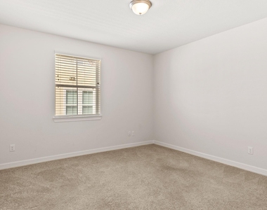 14 W Oaks Drive - Photo Thumbnail 13