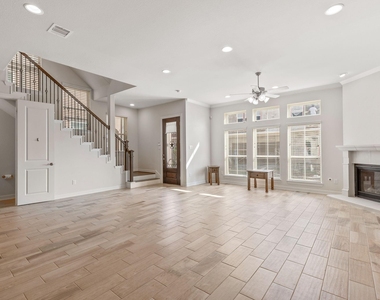 14 W Oaks Drive - Photo Thumbnail 4