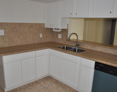5519 Caversham Dr Drive - Photo Thumbnail 8