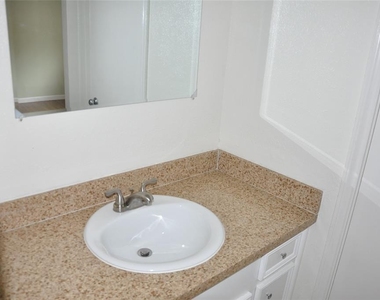 5519 Caversham Dr Drive - Photo Thumbnail 21