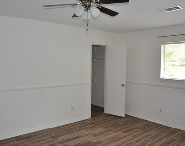 5519 Caversham Dr Drive - Photo Thumbnail 18