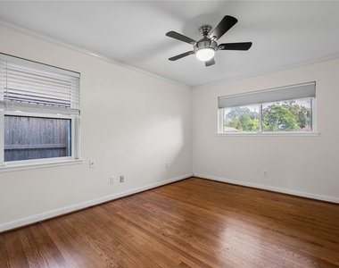 2210 Nina Lee Lane - Photo Thumbnail 10