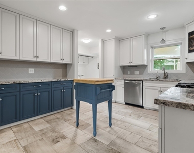 2210 Nina Lee Lane - Photo Thumbnail 6