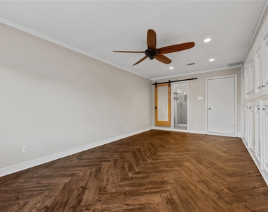 2210 Nina Lee Lane - Photo Thumbnail 3
